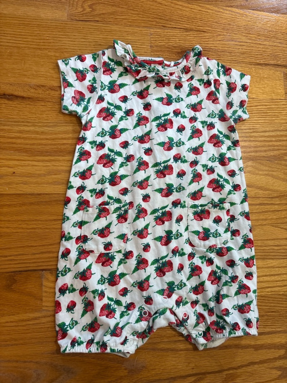 Baby Boden White Strawberry Print One-Piece Romper 12-18 baby girls